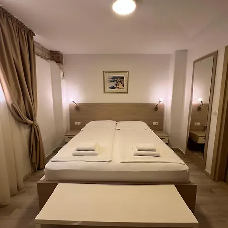 Minella Alojamento de Acomodação e Pequeno-almoço Poreč